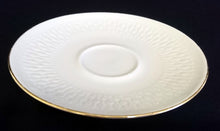 Lade das Bild in den Galerie-Viewer, UNTERTASSE - Porzellan, Goldrand Abstrakt Relief Dekor