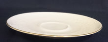 Lade das Bild in den Galerie-Viewer, UNTERTASSE - Porzellan, Goldrand Abstrakt Relief Dekor