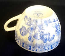 Lade das Bild in den Galerie-Viewer, KAFFEETASSE - Porzellan, China Blau Goldrand Relief Dekor