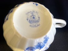 Lade das Bild in den Galerie-Viewer, KAFFEETASSE - Porzellan, China Blau Goldrand Relief Dekor