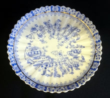 Lade das Bild in den Galerie-Viewer, UNTERTASSE - Porzellan, China Blau Goldrand Relief Dekor