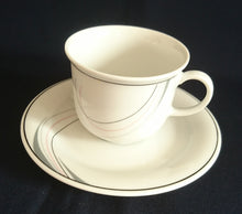 Lade das Bild in den Galerie-Viewer, KAFFEETASSE - Porzellan, Linien Kurven Striche Motiv Dekor