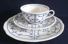 Lade das Bild in den Galerie-Viewer, DESSERTTELLER - Porzellan, Indisch Blau Strohblumen Dekor