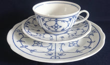 Lade das Bild in den Galerie-Viewer, DESSERTTELLER - Porzellan, Indisch Blau Strohblumen Dekor