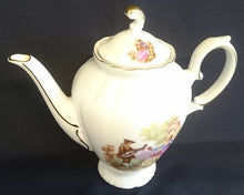 Lade das Bild in den Galerie-Viewer, KAFFEEKANNE MIT DECKEL - Porzellan, Goldrand Barock Dekor