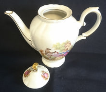 Lade das Bild in den Galerie-Viewer, KAFFEEKANNE MIT DECKEL - Porzellan, Goldrand Barock Dekor
