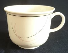Lade das Bild in den Galerie-Viewer, KAFFEETASSE - Porzellan, Linien Kurven Striche Motiv Dekor