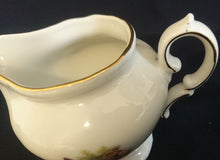 Lade das Bild in den Galerie-Viewer, MILCHKÄNNCHEN - Porzellan, Goldrand Barock Dekor