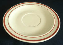 Lade das Bild in den Galerie-Viewer, UNTERTASSE - Keramik / Steingut, Doppelter Linien Rand Motiv Dekor