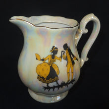Lade das Bild in den Galerie-Viewer, MILCHKÄNNCHEN - Porzellan, Perlmutt Goldrand Rokoko Tanzpaar Motiv Dekor