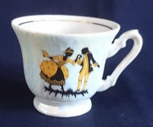 Lade das Bild in den Galerie-Viewer, MOCCA KAFFEETASSE - Porzellan, Perlmutt Goldrand Rokoko Tanzpaar Motiv Dekor