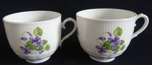 Lade das Bild in den Galerie-Viewer, 2er Set 3er KAFFEEGEDECKE &quot;Viola&quot; - Porzellan, Flora Veilchen Blumenblüten Blatt Blätter Motiv Dekor
