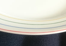 Lade das Bild in den Galerie-Viewer, 2er Set SUPPENTASSEN UNTERTELLER &quot;Rainbow&quot; - Porzellan, Linien Streifen Dekor
