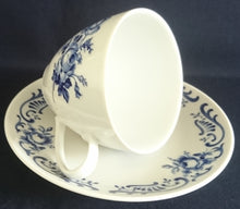 Lade das Bild in den Galerie-Viewer, TEETASSE &quot;Henriette&quot; - Porzellan Inglazed, Flora Rosenblumen Blüten Blatt Blätter Motiv Dekor
