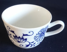 Lade das Bild in den Galerie-Viewer, ESPRESSO~ KAFFEETASSE - Porzellan Inglazed, Traditionelles Zwiebelmuster Motiv Dekor
