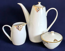 Lade das Bild in den Galerie-Viewer, 15 Teiliges MOCCA~ KAFFEESERVICE - Porzellan, Goldrand Geometrisch Abstrakt Symbol Zeichen Wappen Dekor Motiv
