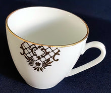 Lade das Bild in den Galerie-Viewer, 2er Set 2er MOCCA~ KAFFEEGEDECKE - Porzellan, Goldrand Geometrisch Abstrakt Symbol Zeichen Wappen Dekor Motiv
