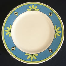 Lade das Bild in den Galerie-Viewer, 2er Set DESSERTTELLER - Porzellan, Gelber &amp; Grüner Breiter Schmaler Linien Rand Blumenblüten Karo Diamant Motiv Dekor
