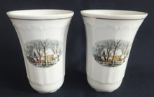 Lade das Bild in den Galerie-Viewer, KLEINE VASE &quot;Created Exclusively for AVON&quot; - Porzellan, Goldrand Linien Winterschnee Haus Scheune Bauernhof Baum Bäume Landschaft Motiv Dekor
