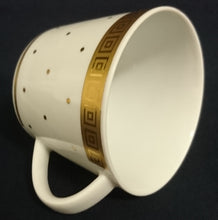 Lade das Bild in den Galerie-Viewer, 2er KAFFEEGEDECK - Porzellan, Goldrand Breite Streifen Vierecke Quadrate Schachbrett Punkte Motiv Dekor
