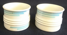Lade das Bild in den Galerie-Viewer, 2er Set EIERBECHER &quot;Friesland&quot; - Porzellan, Abstraktes Geometrisches Linien Dekor
