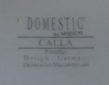 Lade das Bild in den Galerie-Viewer, 2er Set UNTERTASSEN &quot;Calla&quot; - Porzellan, Kanten Ovales Flora Blumenblüten Motiv Dekor
