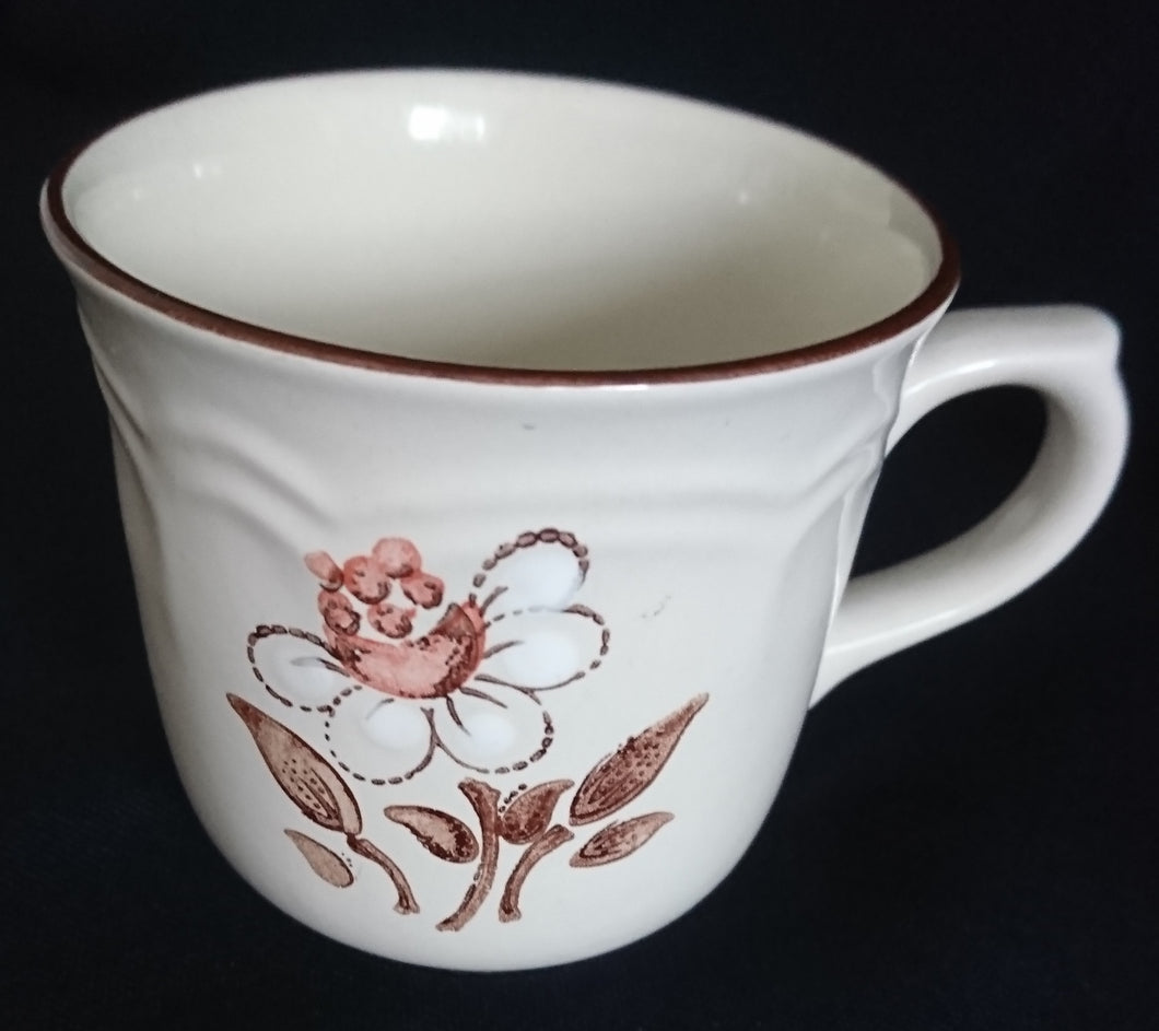 KAFFEETASSE - Keramik / Steingut, Flora Blumenblüte Pflanzen Wellen Relief Motiv Dekor