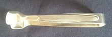 Lade das Bild in den Galerie-Viewer, ZUCKERWÜRFEL ZANGE - Inox / Edelstahl, Linien Streifen Striche Relief Motiv Dekor

