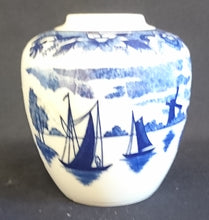 Lade das Bild in den Galerie-Viewer, BLUMENVASE - Porzellan, Flora Pflanzen Ranken Windmühlen Segelschiffe Meer See Baum Bäume Motiv Dekor
