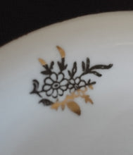Lade das Bild in den Galerie-Viewer, UNTERTASSE - Porzellan, Goldrand Flora Blatt Blätter Abstrakt Motiv Dekor (nBC)
