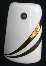 Lade das Bild in den Galerie-Viewer, BLUMENVASE - Porzellan, Geschwungene Zweifaches Golddekor Motiv, Handarbeit
