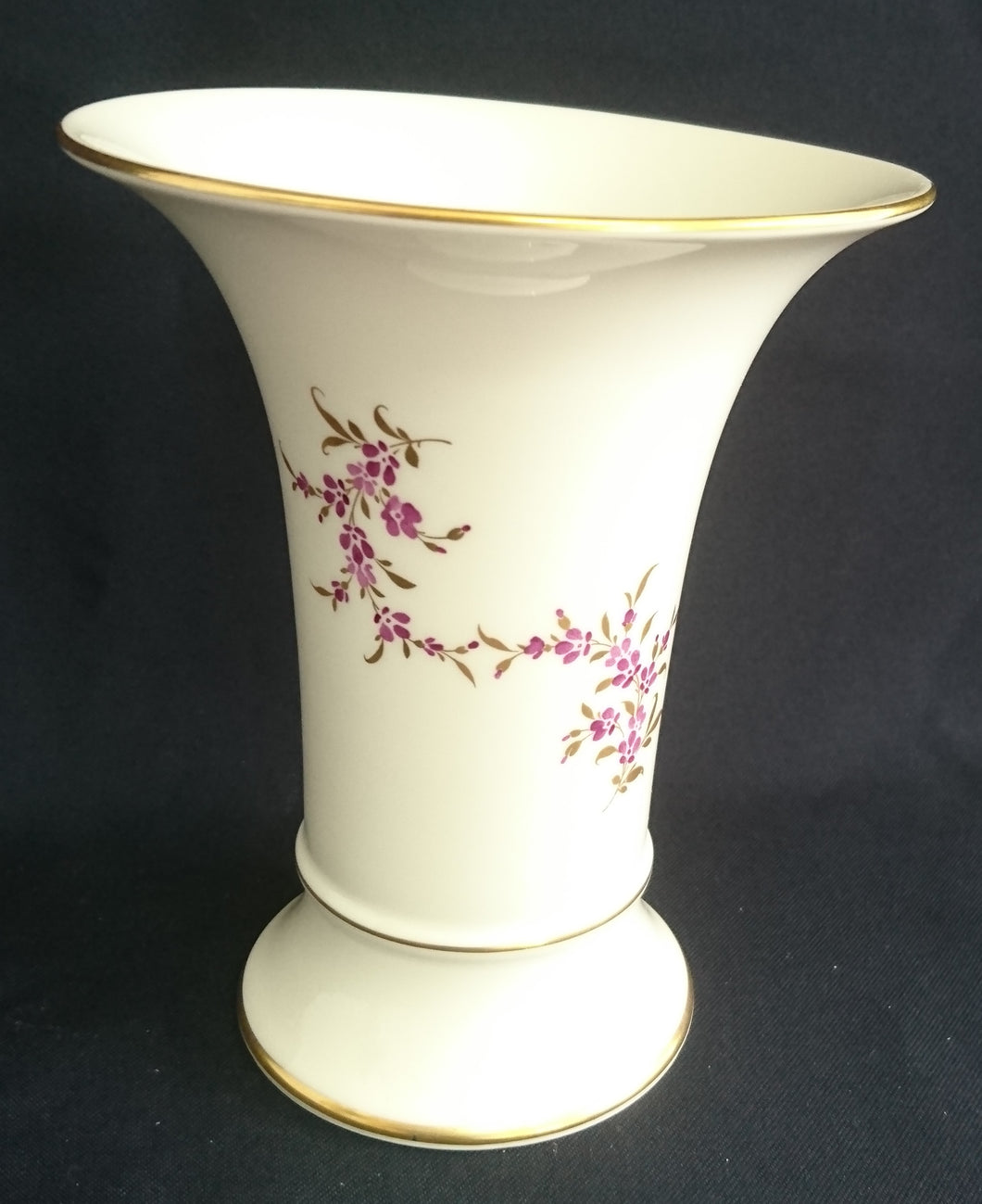 BLUMENVASE - Porzellan, Flora Blumenblüten Pflanzen Ranken Goldrand Motiv Dekor