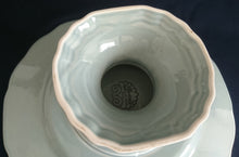 Lade das Bild in den Galerie-Viewer, TORTENPLATTEN ETAGERE &quot;Genevieve Lethu&quot; - Keramik / Steingut, Grün Gesprenkeltes Punkte Rand Linien Abstrakt Motiv Dekor
