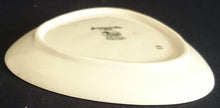 Lade das Bild in den Galerie-Viewer, 7er Set ABLAGETELLERCHEN &amp; DESSERTTELLER &quot;Diadem&quot; - Porzellan, Goldrand Blatt Blätter Herbstlaub Motiv Dekor

