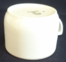 Lade das Bild in den Galerie-Viewer, KAFFEETASSE - Porzellan, Goldrand Klassisch Linien Motiv Dekor (BC)
