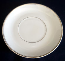 Lade das Bild in den Galerie-Viewer, 2er Set 2er KAFFEEGEDECKE - Porzellan, Goldrand Klassisch Linien Motiv Dekor
