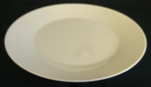 Lade das Bild in den Galerie-Viewer, 2er Set GROßER SPEISETELLER - Porzellan, Klassisch Gastronomisches Motiv Dekor
