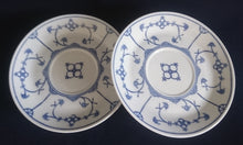 Lade das Bild in den Galerie-Viewer, 2er Set SUPPENTASSEN UNTERTELLER - Porzellan,  Indisch Blau Strohblumen Motiv Dekor
