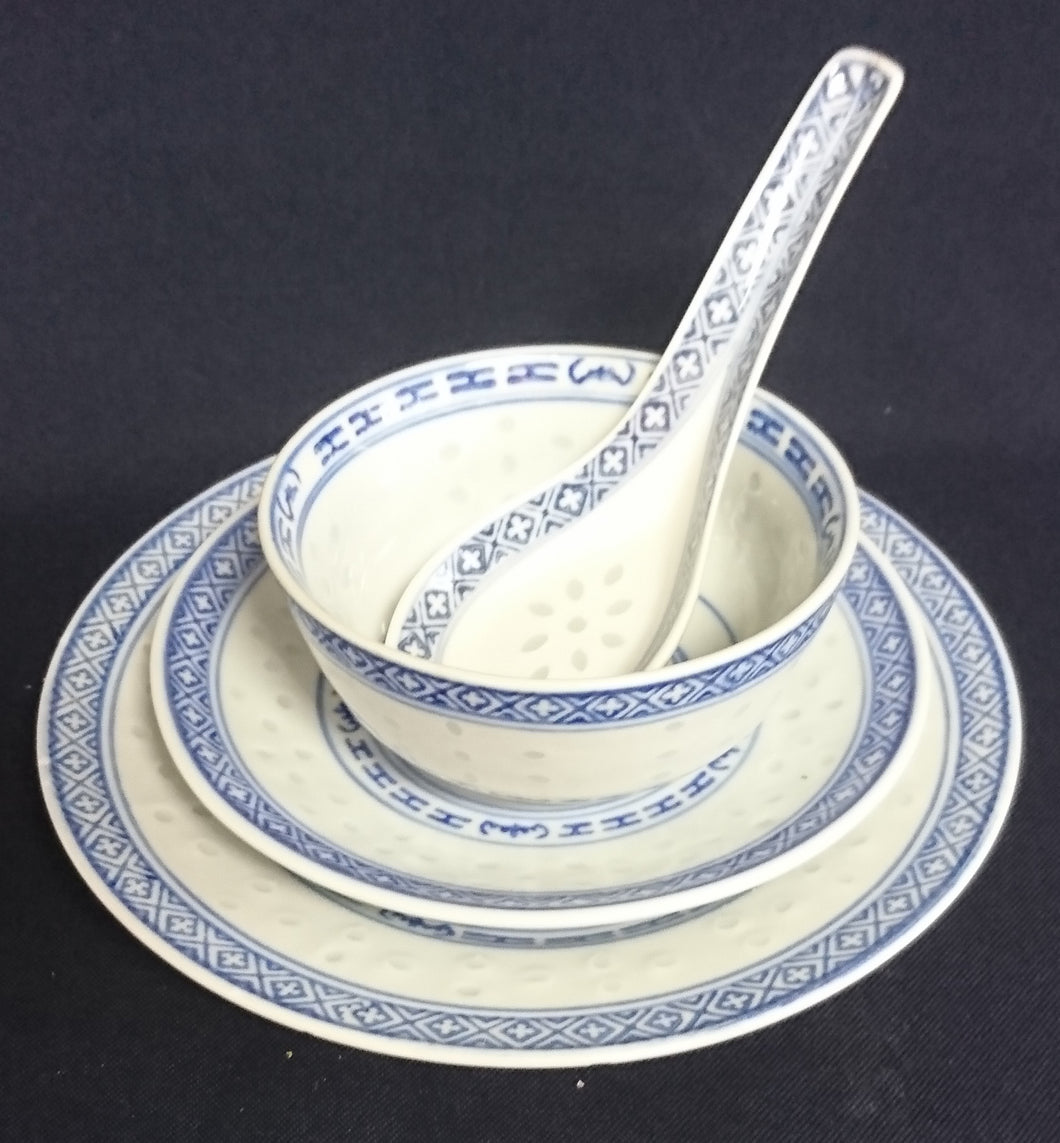 4er SUPPENTASSEN GEDECK - Porzellan, Chinesisches Abstraktes Rand Linien Drachen Punkte Relief Motiv Dekor