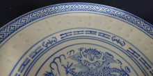 Lade das Bild in den Galerie-Viewer, 2er Set DESSERTTELLER - Porzellan, Chinesisches Abstraktes Rand Linien Drachen Punkte Relief Motiv Dekor

