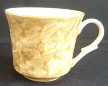 Lade das Bild in den Galerie-Viewer, 2er KAFFEEGEDECK - Porzellan, Goldrand Perlmut Abstrakt Batik Motiv Dekor
