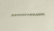 Lade das Bild in den Galerie-Viewer, SAMMELTELLERCHEN UNTERSETZER - Porzellan, Kreise Kreuz Geflochten Aufschrift Abstrakt Motiv Dekor (BC)
