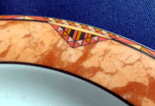 Lade das Bild in den Galerie-Viewer, DESSERTTELLER - Porzellan, Marmoriert Abstrakt Zeichen Symbole Rand Motiv Dekor
