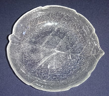 Lade das Bild in den Galerie-Viewer, 2er Set DESSERTSCHALEN - Hartglas, Geschliffenes Adriges Geäst Blatt Motiv Dekor
