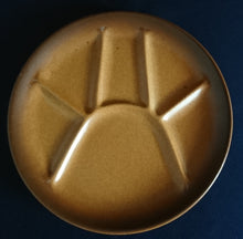 Lade das Bild in den Galerie-Viewer, FONDUETELLER (6 Kammer) - Keramik / Steingut, Einfärbiges Kammer Relief Motiv Dekor
