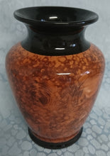 Lade das Bild in den Galerie-Viewer, BLUMENVASE - Porzellan, Schwarz Breite Ränder Meliertes Motiv Dekor
