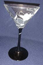 Lade das Bild in den Galerie-Viewer, COCKTAIL~ GETRÄNKEGLAS - Hartglas, Orchideenblüten Blumen Pflanzen Blatt Blätter Motiv Dekor
