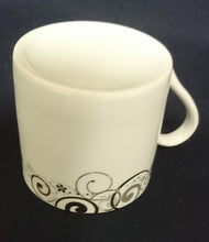 Lade das Bild in den Galerie-Viewer, ESPRESSO~ KAFFEETASSE - Porzellan, Abstrakt Geometrische Kreise Wirbel Spiralen Motiv Dekor
