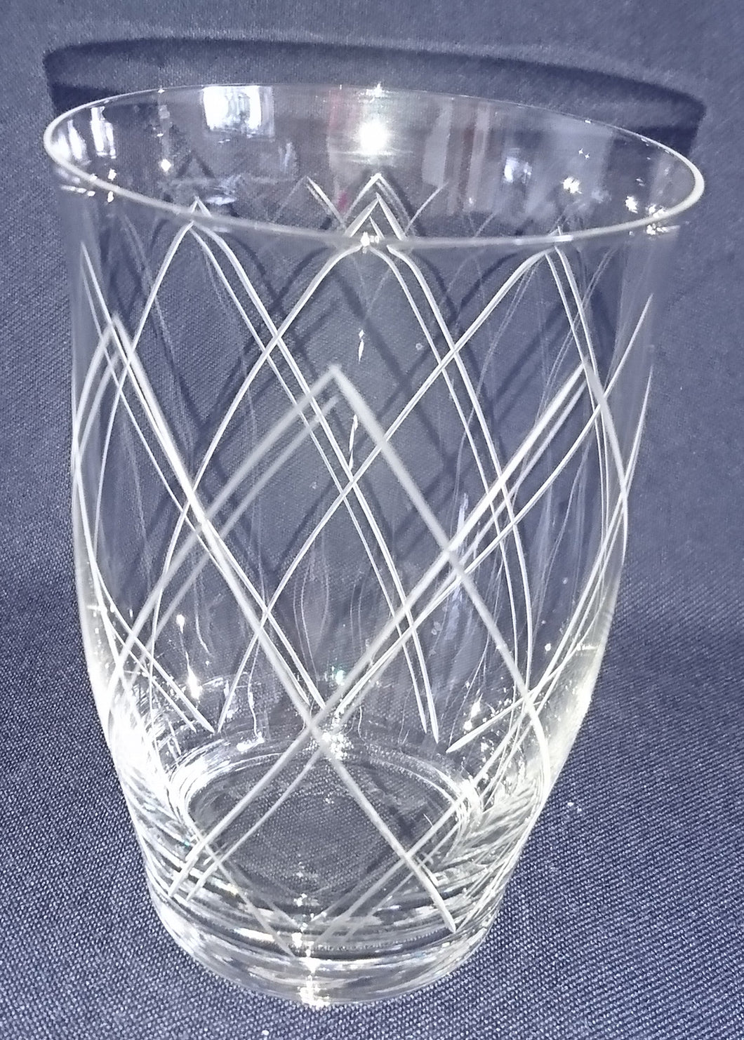 GRÖßERES GETRÄNKEGLAS - Hartglas, Geschliffen Linien Streifen Karo Motiv Dekor