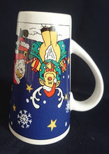 Lade das Bild in den Galerie-Viewer, GETRÄNKE TASSENPOTT - Keramik / Steingut, Comic Rentier Weihnachtsmann Schneeflocken Sterne Motiv Dekor (BC)
